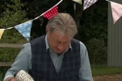 Love Your Garden’s Alan Titchmarsh under fire after blow-drying a chicken