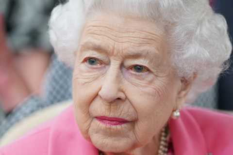 The Queen’s cucumber sandwiches have a very surprising secret ingredient &amp; it makes them taste..