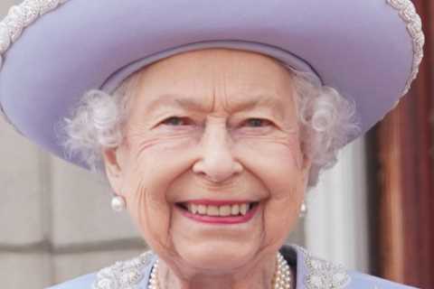US tourists wanted a pic with ME rather than the Queen – they didn’t know who she was,..