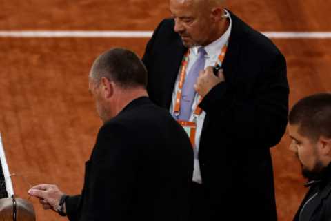 French Open semi-final suspended as female protester ties herself to net in middle of Cilic vs Ruud ..