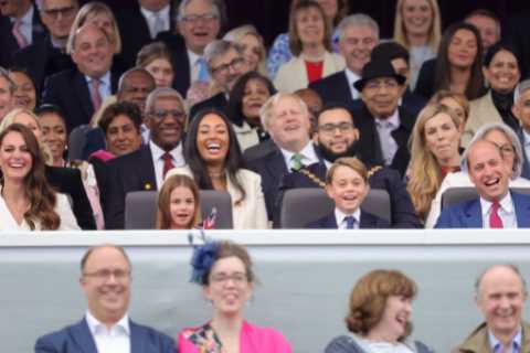 Prince George and Princess Charlotte’s sweet reaction to Queen pulling marmalade sandwich from..