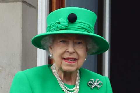 Emotional Queen reduced to ‘genuine happy crying’ as she waves to crowds, says body language expert