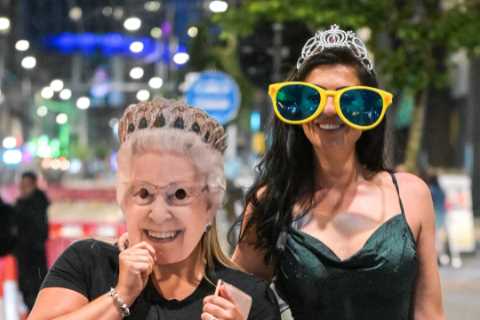 Revellers hit the town in Birmingham, Manchester &amp; Leeds as they celebrate the Queen’s Platinum ..