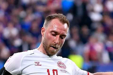 Man Utd ‘plan shock free transfer for Christian Eriksen’ as Frenkie de Jong talks stall over £65m..