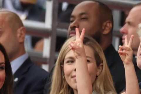 Royal fans are all saying the same thing about Prince Louis’ gesture in front of Boris Johnson at..