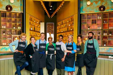 Who are the professional chefs on Cooking With The Stars 2022?
