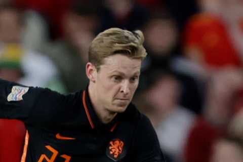 Man Utd fans convinced Frenkie de Jong is set for Old Trafford transfer after details of Barcelona..