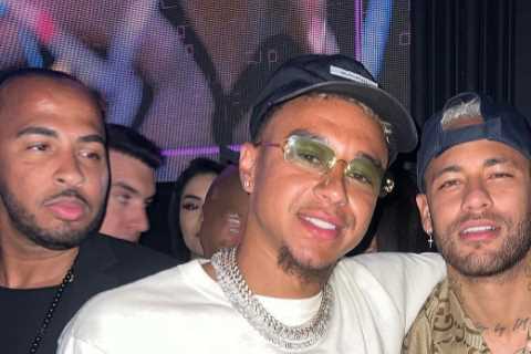 Man Utd star Jesse Lingard hangs out with Neymar and Ronaldinho in Miami but is hilariously trolled ..