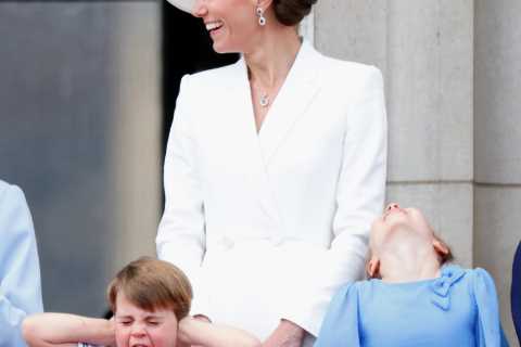 Kate Middleton’s surprising reaction to Prince Louis’ cheeky balcony antics according to a close..