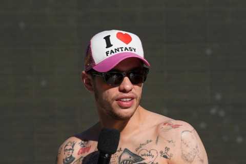 Kardashian fans slam Kim for ‘photoshopping’ ANOTHER tattoo off Pete Davidson’s body in new..
