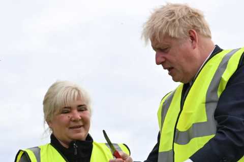 Boris Johnson defends Rwanda immigration plan as ‘right thing’ after Prince Charles blasted..