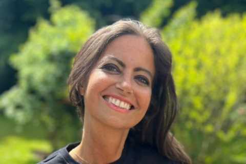 Deborah James reveals new Rebellious Hope T-shirt in bid to raise £1m for fund