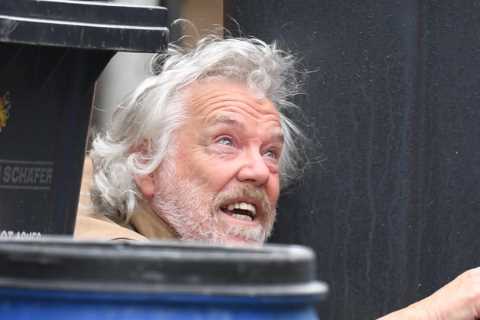 Coronation Street’s Kelly Neelan devastated as she finds Stu Carpenter drunk in an alley in..