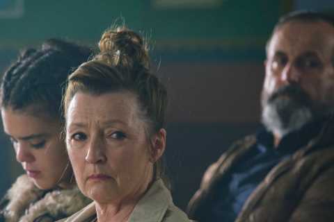 Sherwood viewers seriously confused as they spot something wrong with cast’s mobile phones
