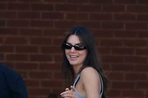 Kendall Jenner shows off her real skin texture in rare unedited photos ahead of Kardashian family’s ..