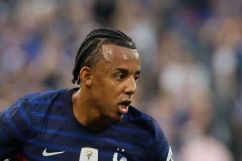 Chelsea’s transfer plans up in smoke with Kounde set for surgery on long-term issue after being..