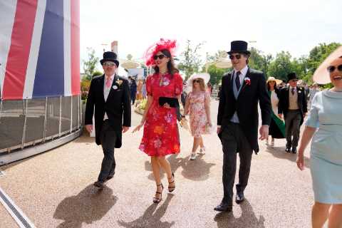 Royal Ascot forced to change dress code in rare relaxation of strict rules as temperatures on track ..