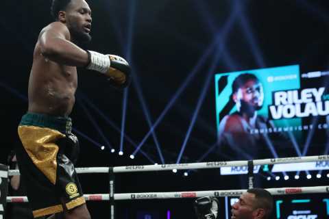 Watch Viddal Riley’s brutal 51 SECOND knockout win in full with friend and YouTube star KSI in..