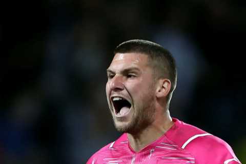Crystal Palace ‘reach full agreement to sign ex-Man Utd and West Brom goalkeeper Sam Johnstone on..