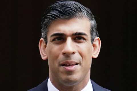 Rishi Sunak fuels fears UK is heading for recession and defends plan to give pensioners bigger pay..