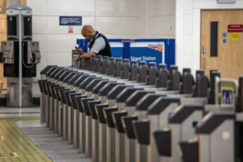 Brits urged to go home NOW as last trains leave before MORE strike chaos this weekend
