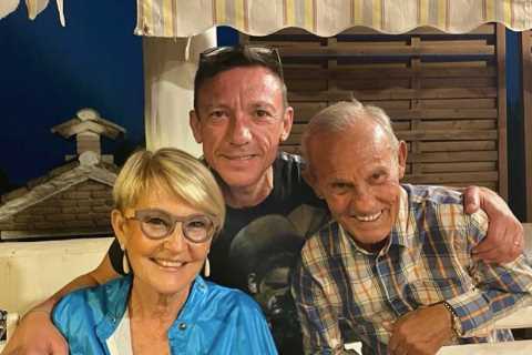 Frankie Dettori set for showdown talks with John Gosden TODAY after flying back from seeing his dad ..