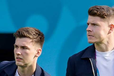 Hibs star Kevin Nisbet reveals how old Celtic pal Kieran Tierney has helped him through his injury..