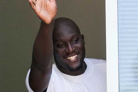 Inter Milan fans defy Ultras’ warning to welcome Lukaku back as Chelsea outcast completes medical..