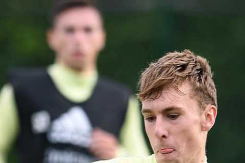 Arsenal young striker Nikolaj Moller re-joins Dutch minnows FC Den Bosch on season-long loan..