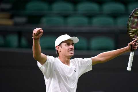 Jack Draper dumped out of Wimbledon by Katie Boulter’s boyfriend Alex de Minaur as Aussie dominates ..