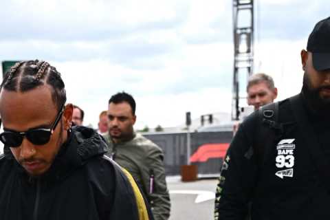 The return of a paddock icon – Lewis Hamilton brings Roscoe the vegan bulldog back to Silverstone..