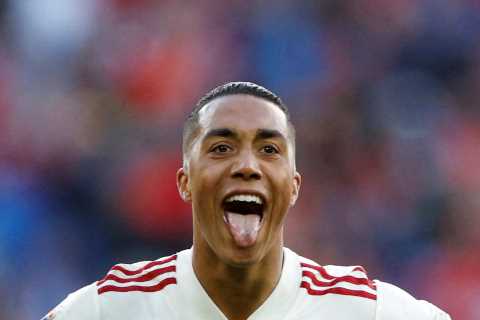 Arsenal ‘agree terms’ with Youri Tielemans as Man Utd and Newcastle join transfer race for..