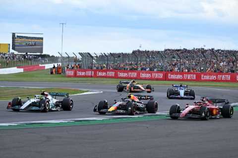 Why do F1 drivers zig-zag the car around the track?