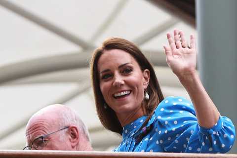 Kate Middleton and Prince William wave to adoring crowds as they arrive at Wimbledon