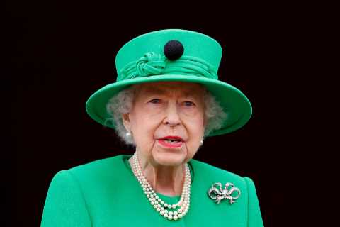 Fears Boris Johnson could drag the QUEEN into his battle to stay PM in People v Parliament ‘nuclear ..