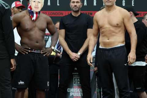 Derek Chisora wears Boris Johnson mask in support of former PM during weigh-in for Kubrat Pulev..