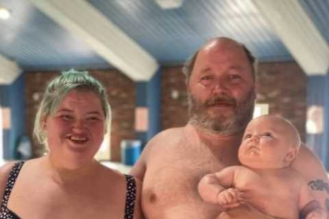 1000-lb Sisters star Amy Slaton gives birth to her second child, a baby boy, with husband Michael..