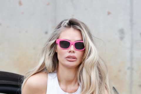 Chloe Sims shows off £55k Ford Mustang as she arrives at the gym in Essex