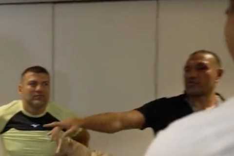 Derek Chisora keeps up ritual by gifting Kubrat Pulev Five Guys burger despite bad blood as rival..