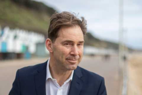 Tory MP Tobias Ellwood targeted by vigilantes for running over and killing neighbour’s cat