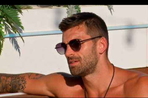 Adam Collard’s Love Island ex Rosie SLAMS ‘fame hungry’ star and has ‘warned’ Paige’s family after..
