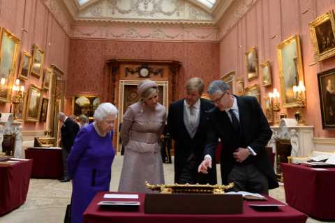 Queen’s enormous royal art collection probed by woke squad to check for ’empire and slavery links’