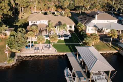 Take a tour of Cameron Smith’s gorgeous $2.4m Florida house featuring F1 simulator, car collection..