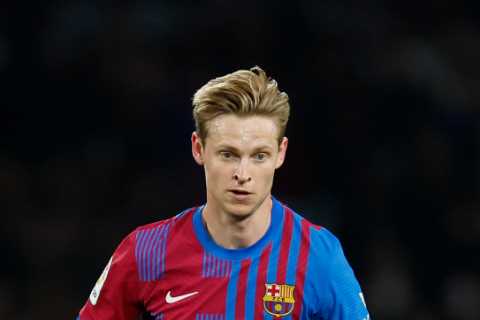 Frenkie de Jong wants Man Utd transfer and is ‘in constant contact’ with Erik ten Hag amid wages..