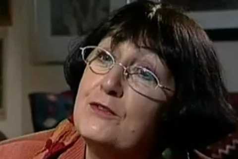 How old is Bargain Hunt’s Anita Manning?
