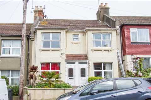 One bedroom flat could be yours for £970-a-month… with a very tight surprise