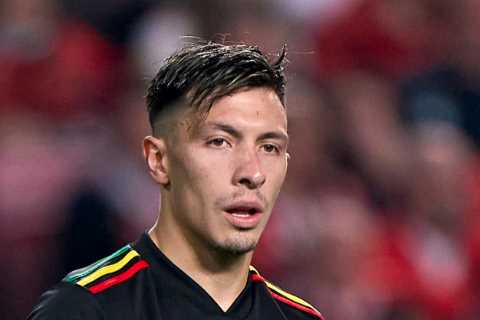 Erik ten Hag drops hint over Lisandro Martinez’s Man Utd role after tactical tweak to defence..