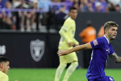 Chelsea block gun control questions in Christian Pulisic’s US tour press conference after USMNT..