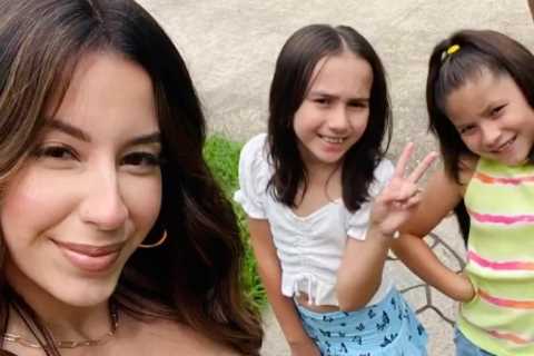 Teen Mom star Vee Rivera stuns in a strapless dress for an adorable selfie with daughter Vivi, 6