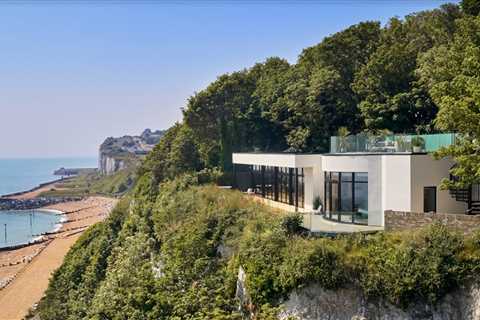 Luxury James Bond villain’s lair worth £2.5Million could be yours for just a TENNER